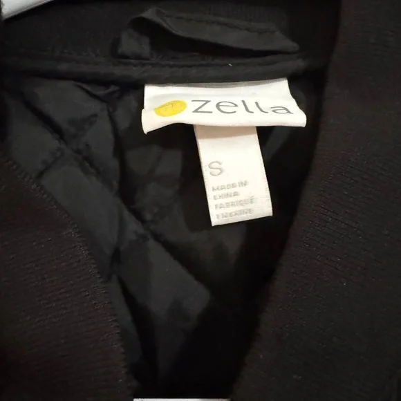 Zella Women’s Dark Quilted Puffer Jacket
